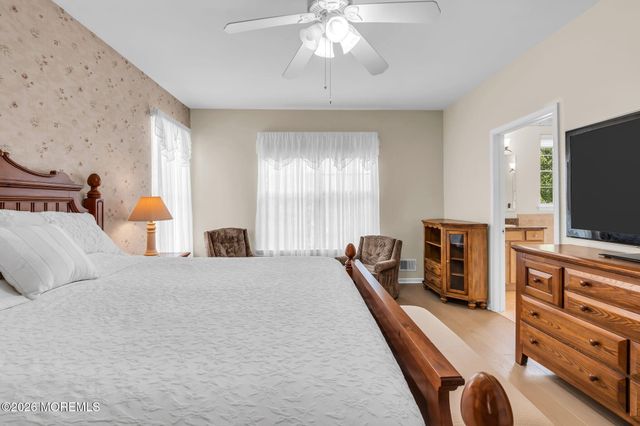 4 Faulkners Place, Barnegat, NJ 08005