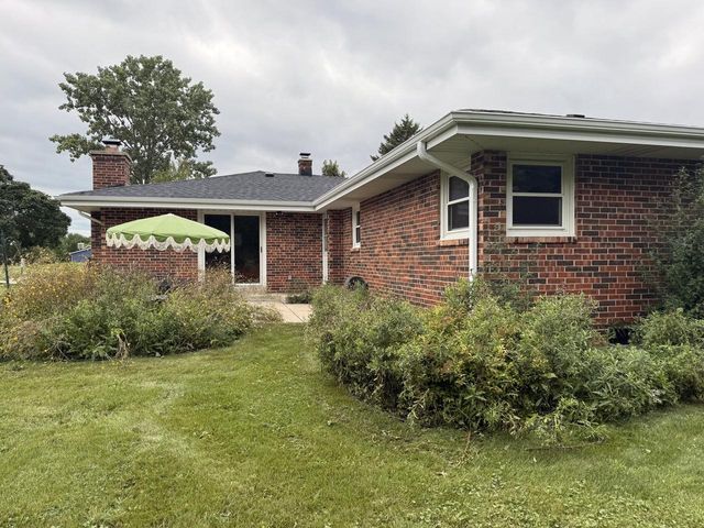 9002 S Carollton DRIVE, Oak Creek, WI 53154