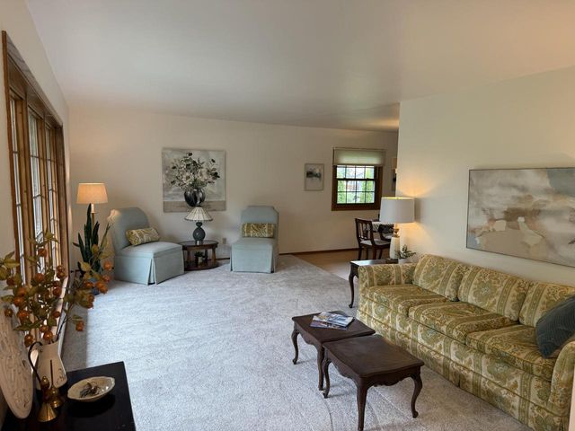 9002 S Carollton DRIVE, Oak Creek, WI 53154