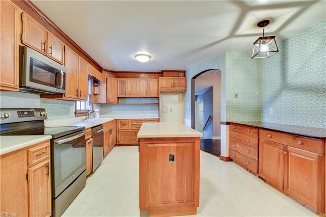 217 Hankins DR, Hampton, VA 23669