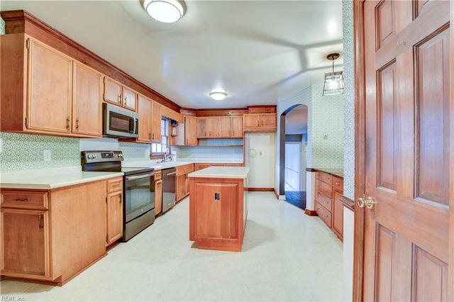 217 Hankins DR, Hampton, VA 23669