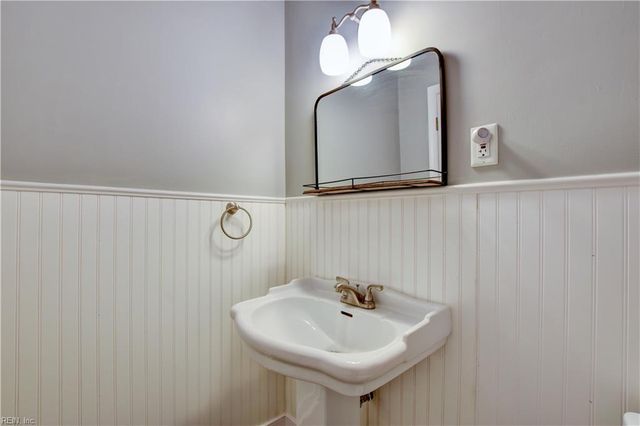 217 Hankins DR, Hampton, VA 23669