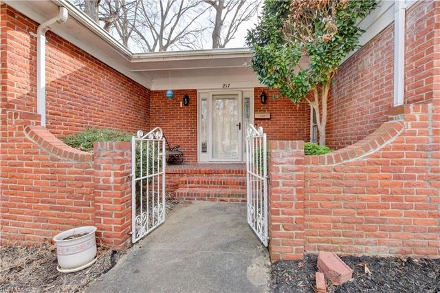 217 Hankins DR, Hampton, VA 23669