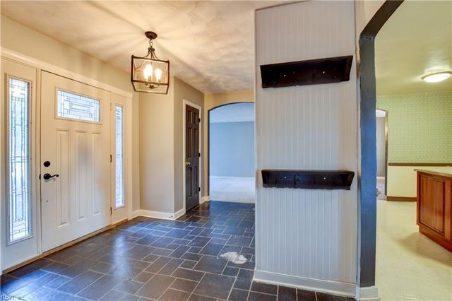 217 Hankins DR, Hampton, VA 23669