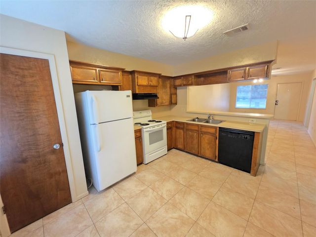 1615 Hazelwood Street A, Conroe, TX 77301