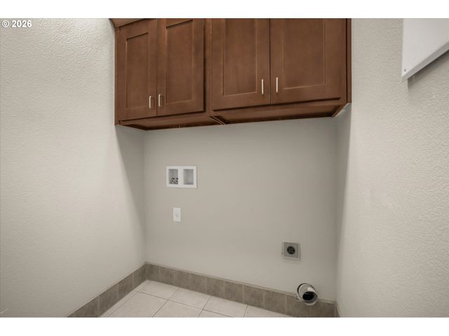 2652 HOO DOO Dr, Salem, OR 97304