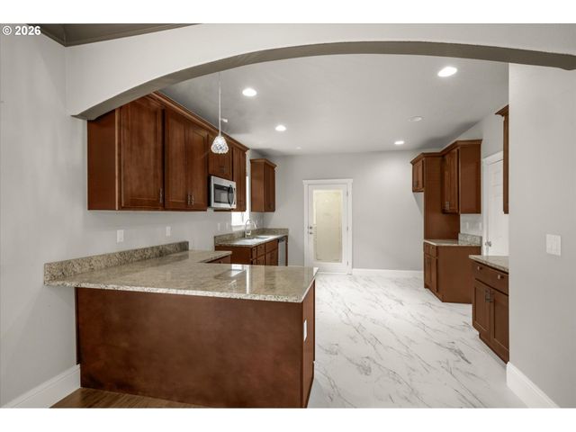 2652 HOO DOO Dr, Salem, OR 97304
