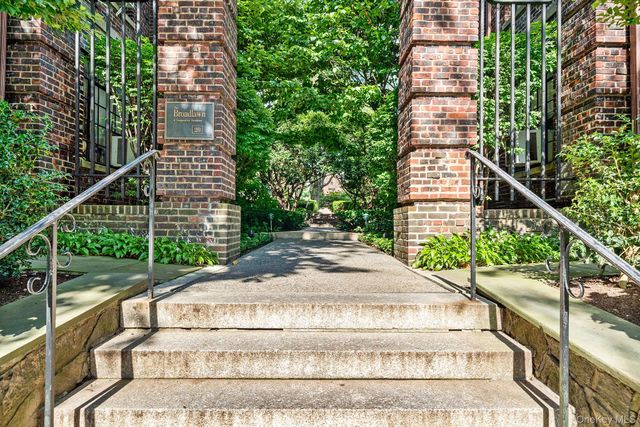 20 N Broadway B306, White Plains, NY 10601