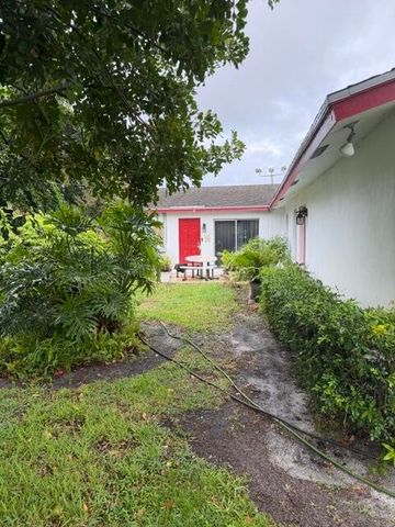 1556 W 35th Street, Riviera Beach, FL 33404