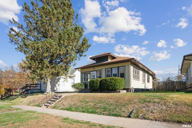 305 8TH Street, Silvis, IL 61282