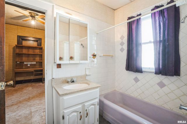 305 8TH Street, Silvis, IL 61282