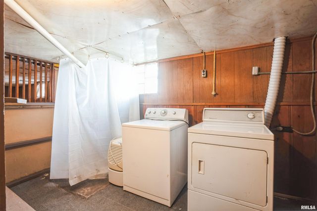 305 8TH Street, Silvis, IL 61282