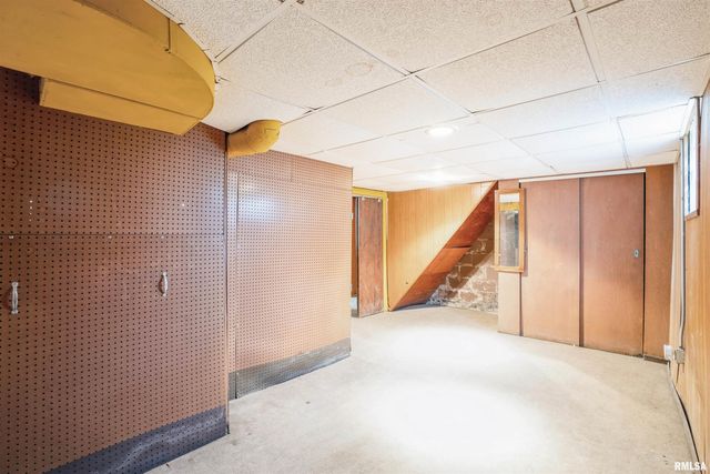 305 8TH Street, Silvis, IL 61282