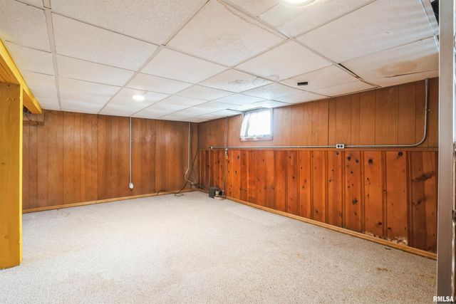 305 8TH Street, Silvis, IL 61282