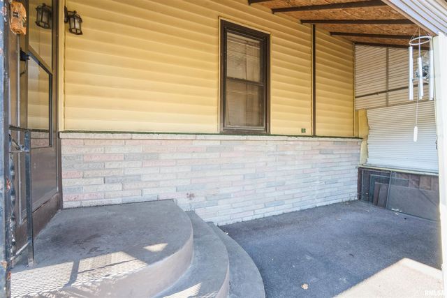 305 8TH Street, Silvis, IL 61282