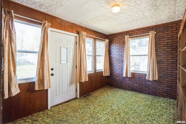 305 8TH Street, Silvis, IL 61282