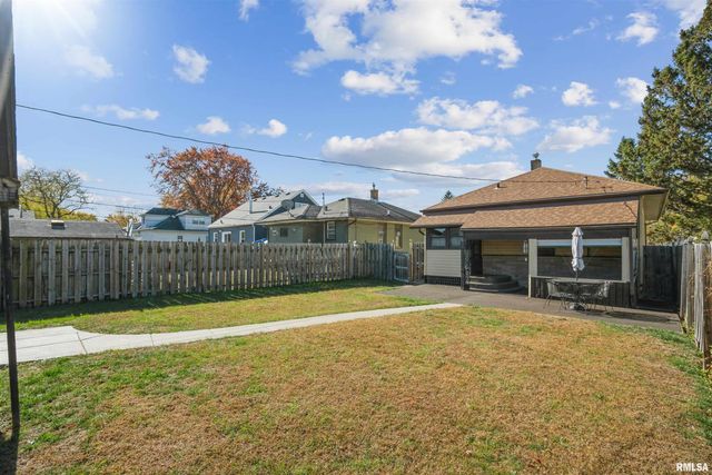 305 8TH Street, Silvis, IL 61282