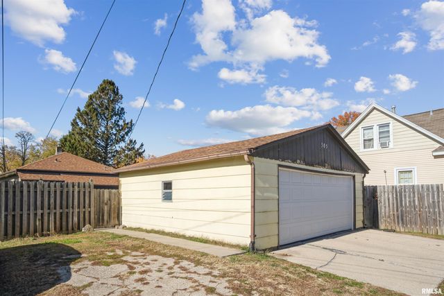 305 8TH Street, Silvis, IL 61282