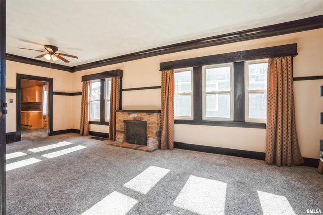 305 8TH Street, Silvis, IL 61282