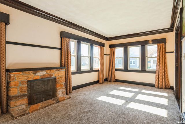 305 8TH Street, Silvis, IL 61282