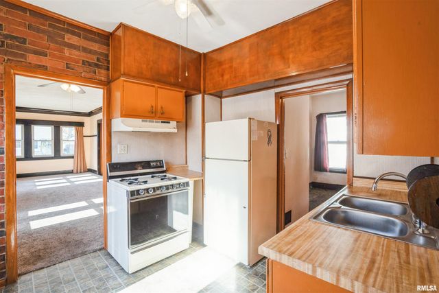 305 8TH Street, Silvis, IL 61282