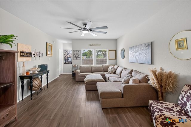 621 Kulpa Cross, Seguin, TX 78155