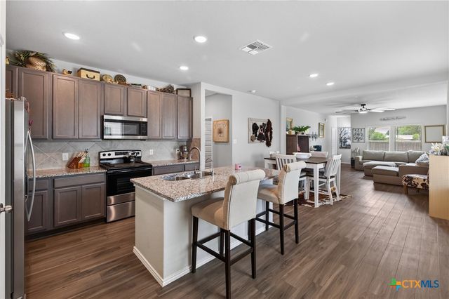 621 Kulpa Cross, Seguin, TX 78155