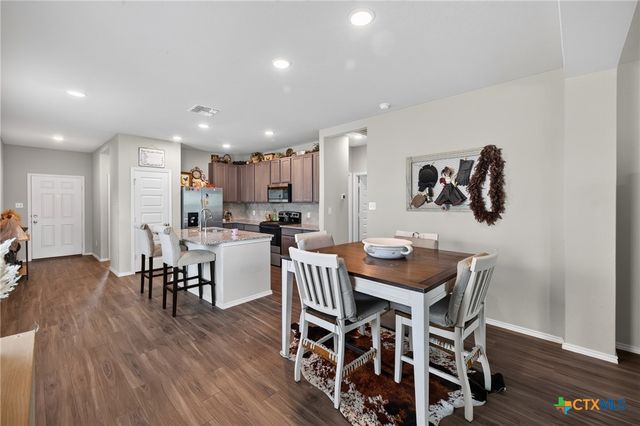 621 Kulpa Cross, Seguin, TX 78155