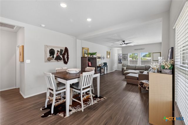 621 Kulpa Cross, Seguin, TX 78155