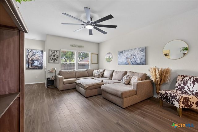 621 Kulpa Cross, Seguin, TX 78155