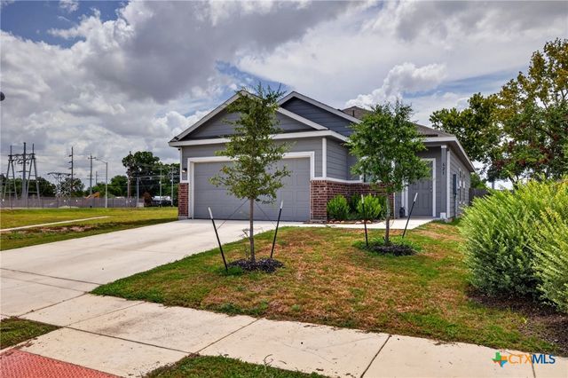 621 Kulpa Cross, Seguin, TX 78155