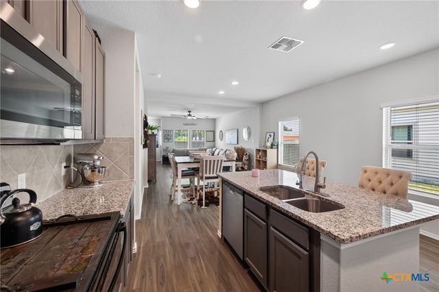 621 Kulpa Cross, Seguin, TX 78155