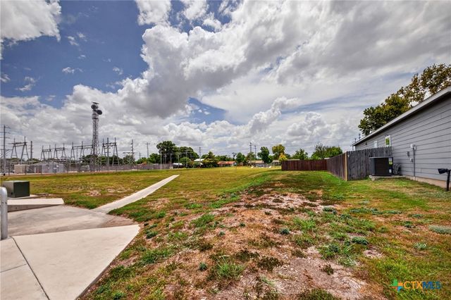 621 Kulpa Cross, Seguin, TX 78155