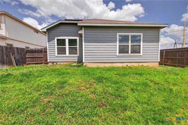 621 Kulpa Cross, Seguin, TX 78155