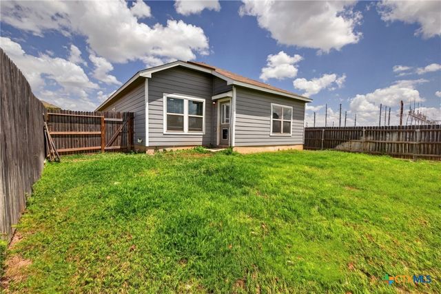 621 Kulpa Cross, Seguin, TX 78155