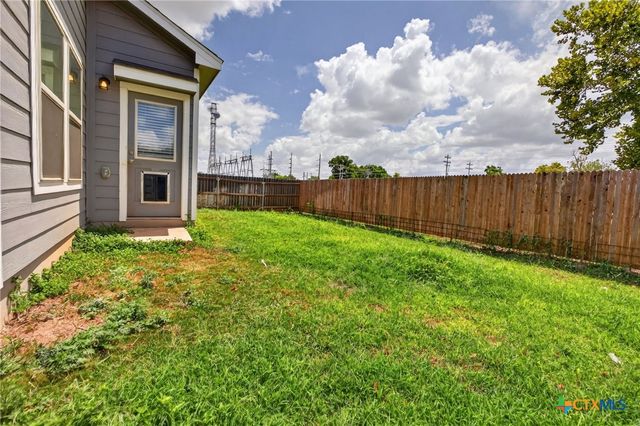 621 Kulpa Cross, Seguin, TX 78155