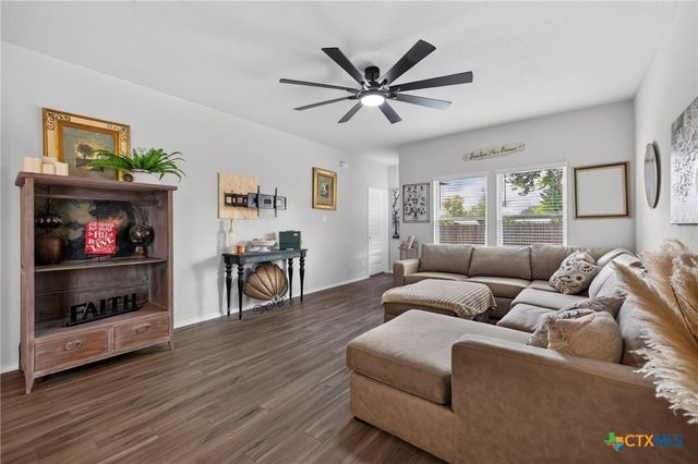 621 Kulpa Cross, Seguin, TX 78155