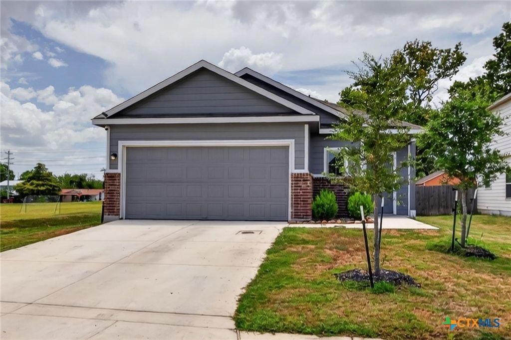 621 Kulpa Cross, Seguin, TX 78155