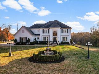 10125 W 149th Terrace, Overland Park, KS 66221