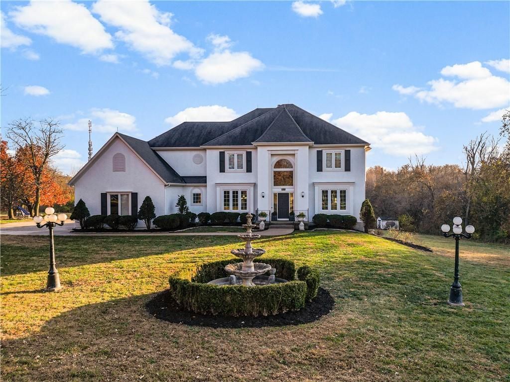 10125 W 149th Terrace, Overland Park, KS 66221