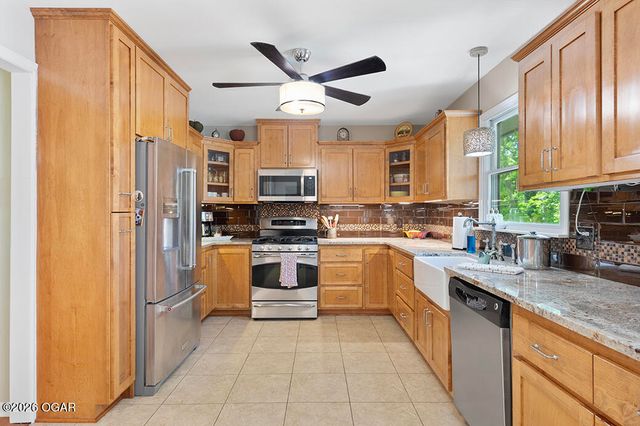 2615 E Melbourne Road, Springfield, MO 65804