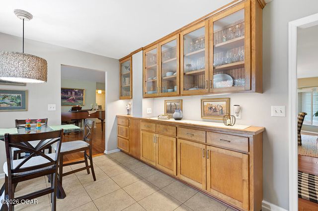 2615 E Melbourne Road, Springfield, MO 65804