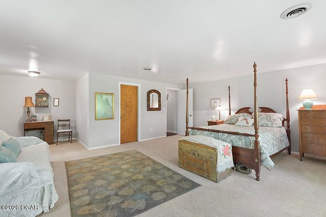 2615 E Melbourne Road, Springfield, MO 65804