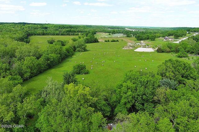 2615 E Melbourne Road, Springfield, MO 65804