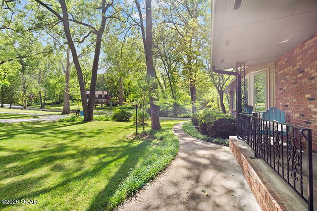 2615 E Melbourne Road, Springfield, MO 65804