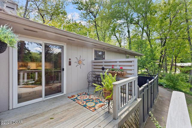 2615 E Melbourne Road, Springfield, MO 65804