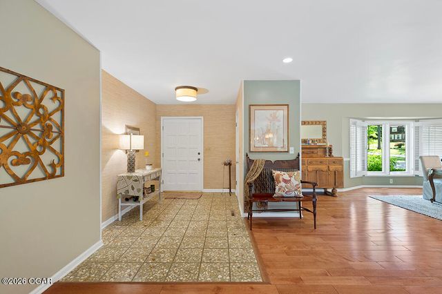 2615 E Melbourne Road, Springfield, MO 65804