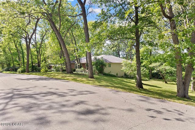 2615 E Melbourne Road, Springfield, MO 65804