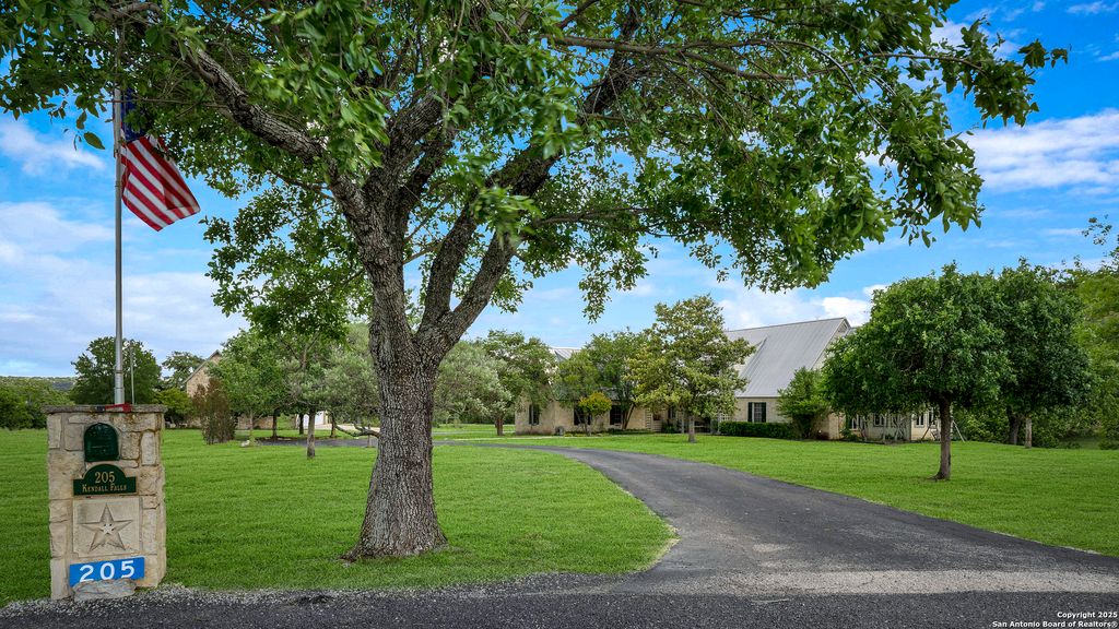 205 Kendall Falls, Comfort, TX 78013