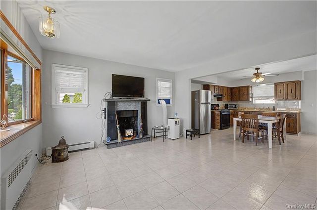 465 Washington Place, Mineola, NY 11501